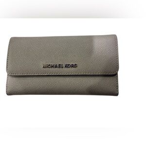 Michael Kors Jet Set Travel Wallet